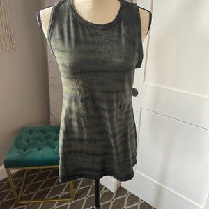 Nancy Rose Performance Green and Black Tie Dye Muscle Tank Size 8